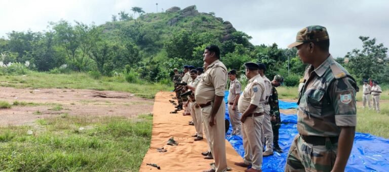 रांची में टाइगर मोबाइल के पुलिसकर्मियों ने किया अभ्यास