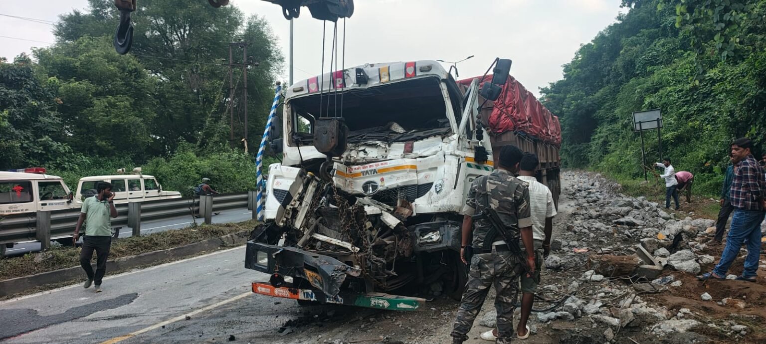 ट्रेलर ने चुट्टूपालू घाटी में आधा दर्जन वाहनों को मारी टक्कर, एक की मौत