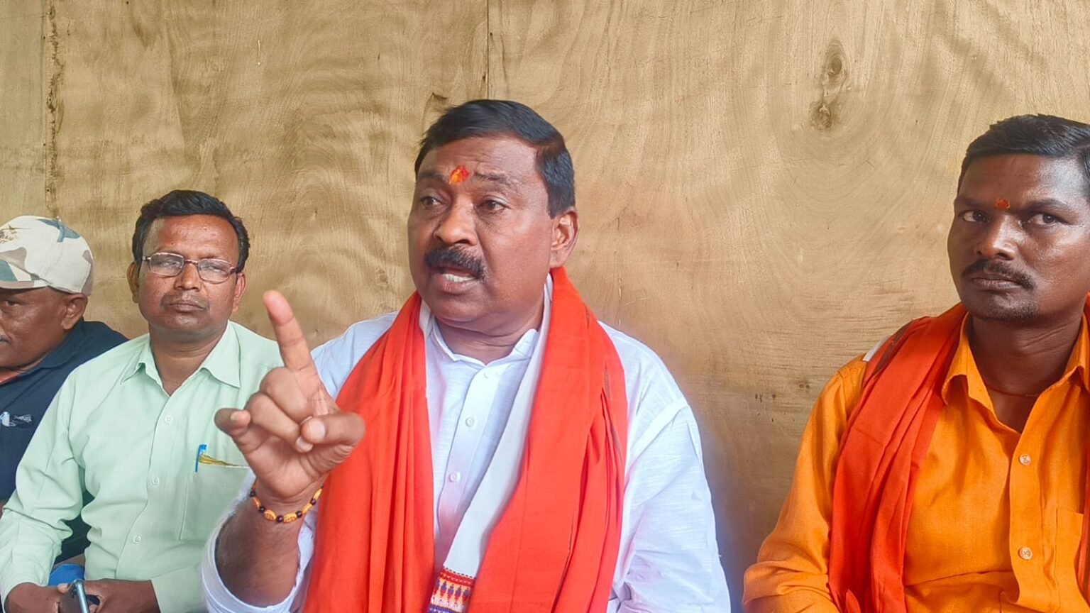 कोयला लदा हाइवा पुलिस निगरानी से गायब, विधायक ने पांकी थाना प्रभारी की भूमिका पर उठाए सवाल