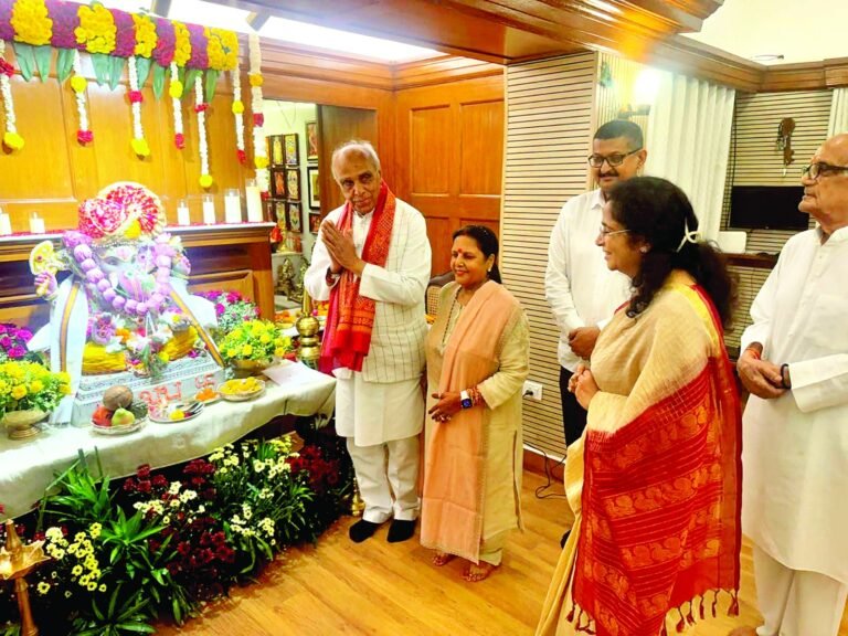 न्यायमूर्ति ऋतु राज अवस्थी के आवास पर गणेश पूजा में शामिल हुए सांसद जगदंपिका पाल