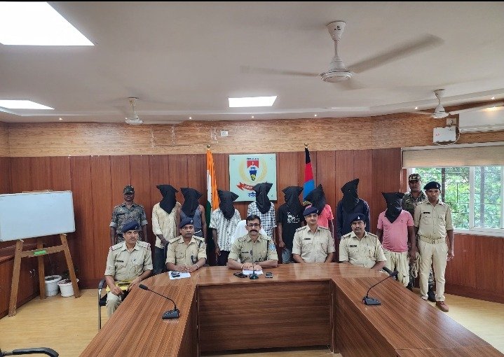 खूंटी में चोरी की 19 बाइक के साथ अंतरजिला गिरोह के आठ सदस्य गिरफ्तार