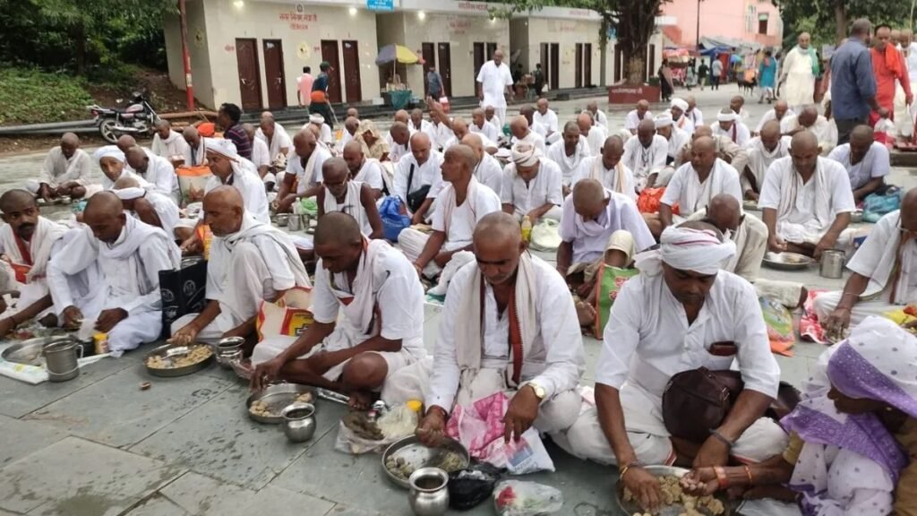 गयाजी में हजारों श्रद्धालुओं ने फल्गु तट पर किया जलांजलि और पिंडदान