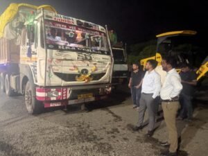 चुट्टूपालू घाटी में नो पार्किंग जोन में भारी वाहन खड़ा करना पड़ा महंगा, डीटीओ ने ठोका जुर्माना