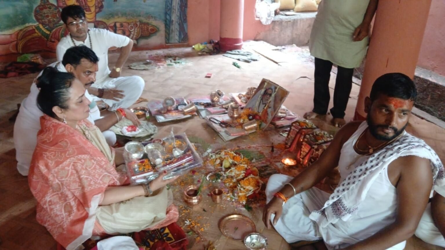 स्मिता ठाकरे ने गयाजी में बाल ठाकरे और पूर्वजों के लिए पिंडदान