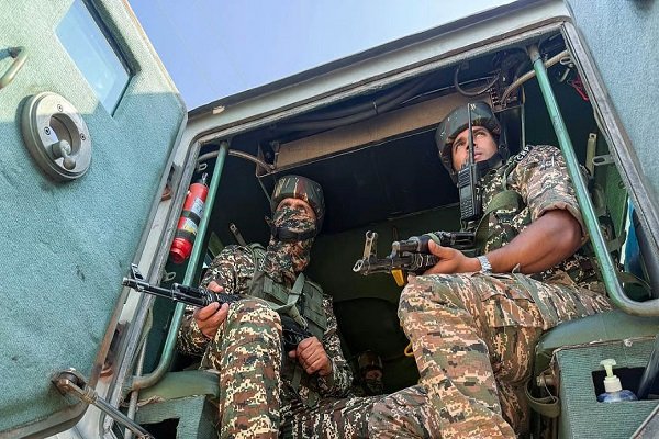 जम्मू-कश्मीर के बडगाम में मुठभेड़, पाकिस्तानी लश्कर कमांडर मूसा ढेर, ऑपरेशन जारी