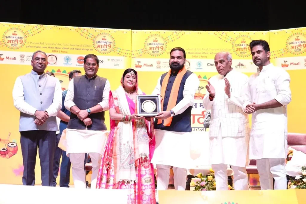 सम्राट चौधरी ने जगदंपिका पाल की उपस्थिति में पूर्वांचल की कई विभूतियों को किया सम्मानित, बोले- माटी का फर्ज निभाना और ऋण लौटाना होगा