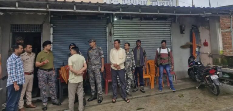हजारीबाग के चौपारण में ज्वेलरी दुकान के संचालक के घर से 15 लाख कैश और जेवरात की लूट