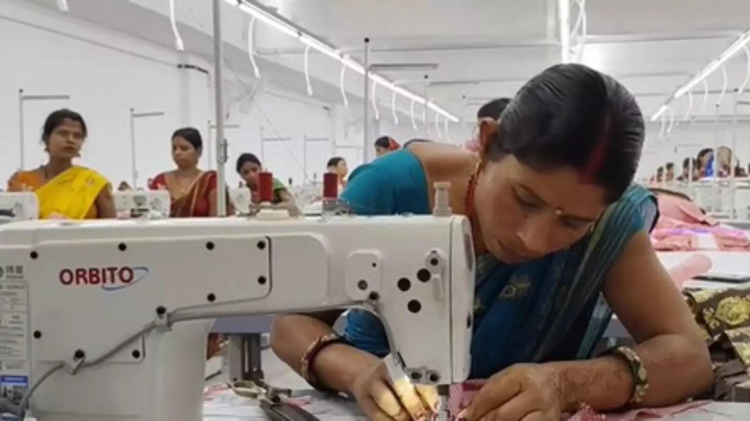 90 लाख से अधिक ड्रेस तैयार, जीविका दीदियों ने खड़ा किया 126 करोड़ का कारोबार