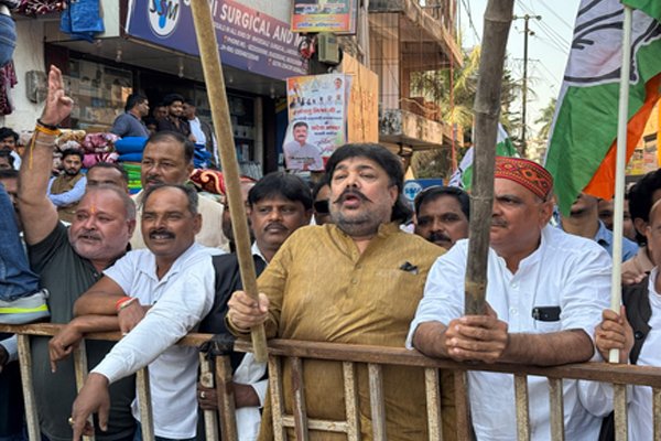 खरगे की कथित टिप्पणी के विरोध में रांची में भाजपा का प्रदर्शन, कांग्रेस कार्यालय के बाहर बढ़ा तनाव