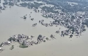 बिहार में बाढ़ से हाहाकार, गंगा-गंडक में उफान से सात जिले जलमग्न