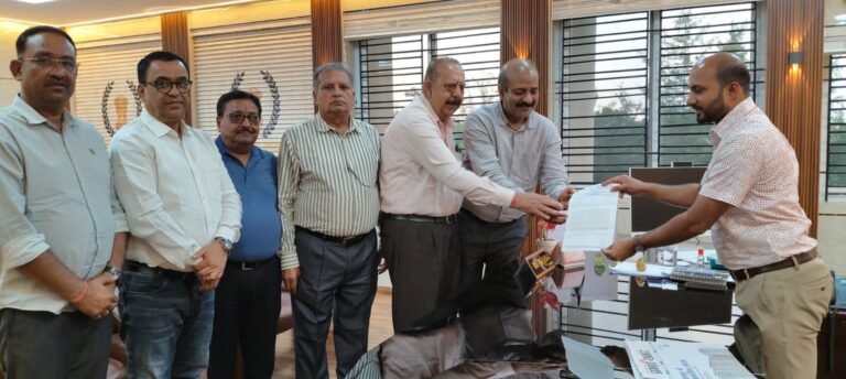 रामगढ़ में चैंबर की पहल पर अतिक्रमण अभियान पर छठ तक रोक
