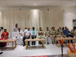 दुर्गा पूजा समितियों के साथ डीसी और एसएसपी ने की बैठक, सुरक्षा व्यवस्था को लेकर दिए निर्देश