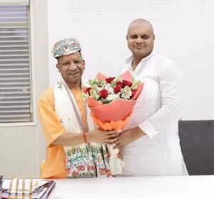 योगी से मिले विधायक संजय कुमार सिंह, सियासी हलकों में हलचल