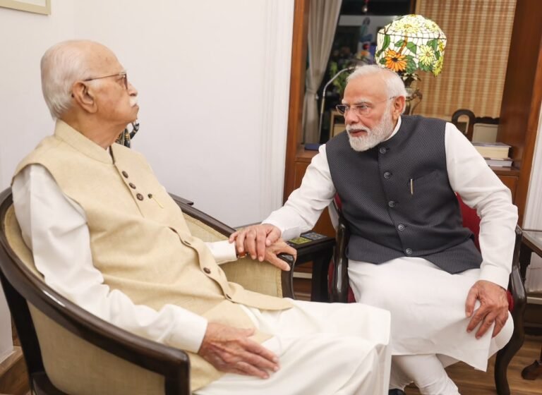 सरकार के प्रमुख के रूप में 25 साल पूरे होने पर पीएम मोदी ने आडवाणी से लिया आशीर्वाद, कहा- उनकी महत्वपूर्ण भूमिका रही