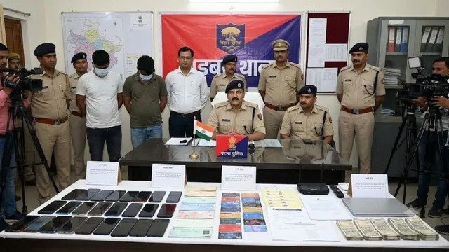 डोमिनोज की फ्रेंचाइजी के नाम पर करोड़ों की ठगी, बैंक अधिकारी समेत 4 गिरफ्तार