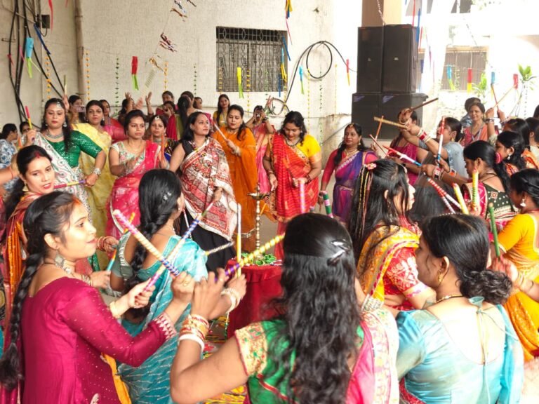रामगढ़ गुरुनानक स्कूल में डांडिया और गरबा की धूम