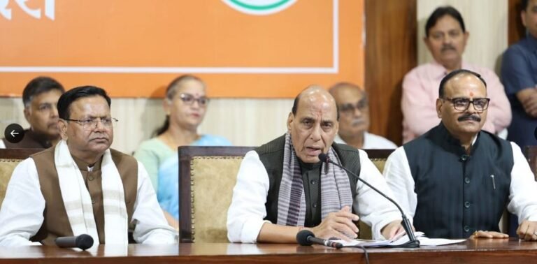 देश में अराजकता फैलाना चाहती है कांग्रेस, बांग्लादेश की तर्ज पर सत्ता परिवर्तन की कोशिश, राजनाथ सिंह का राहुल गांधी पर बड़ा अटैक