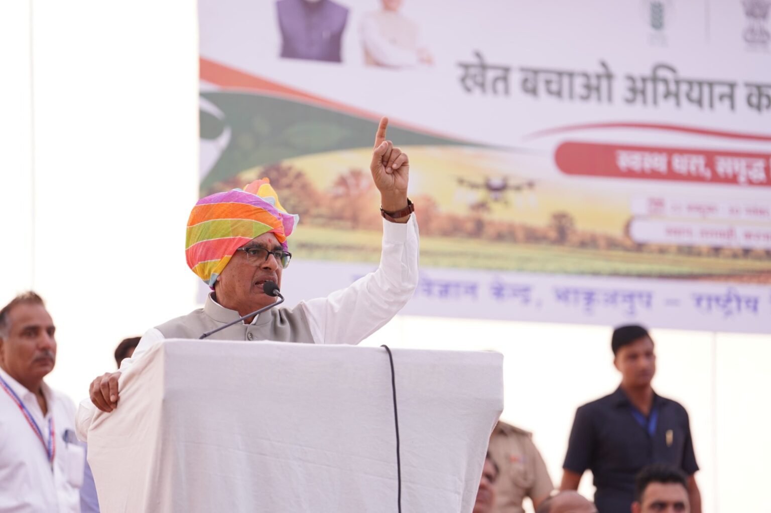 राहुल गांधी पार्ट टाइम पॉलिटिशियन और फुल टाइम ट्रैवलर : शिवराज सिंह चौहान