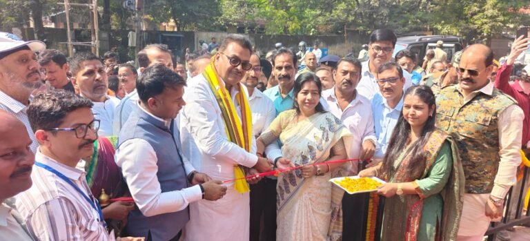 सांसद मनीष जायसवाल ने कारगिल विजय स्मारक सहित कई प्रतिमाओं का अनावरण, कहा- रामगढ़ को स्वच्छ और सुंदर बनाने की सभी की भागीदारी जरूरी