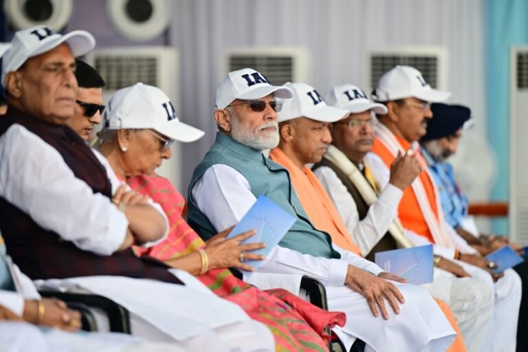 नमो घाट पर मोदी-योगी,नभ में महाशक्ति