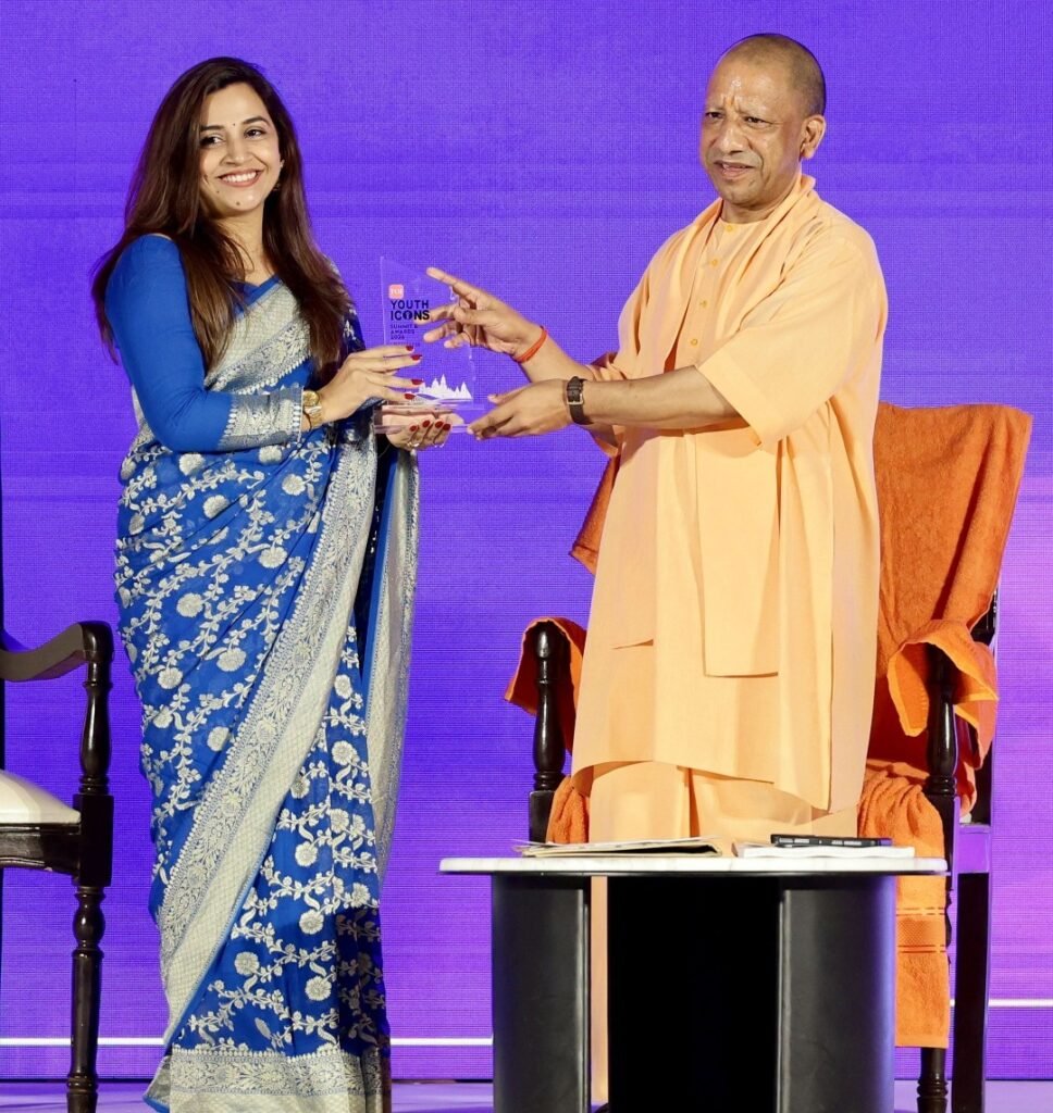 अब रात 2 बजे भी बेखौफ घर लौटती हैं बेटियां, योगी बोले-मिट्टी में मिल चुके हैं माफिया