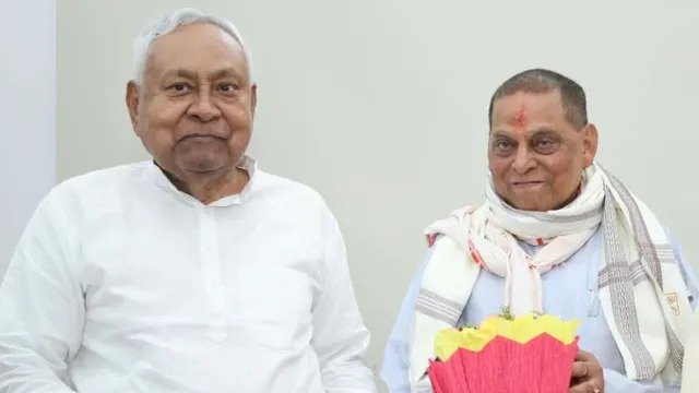 पटना स्नातक सीट से चौथी बार जीते नीरज, नीतीश ने जनसेवा जारी रखने की दी सलाह