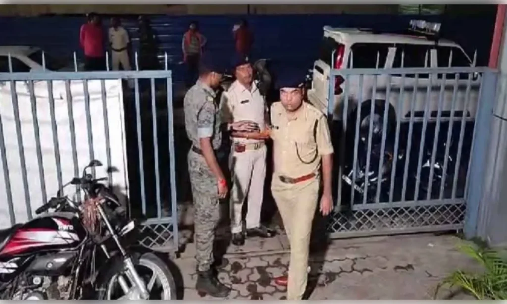 रांची के पिस्का मोड़ स्थित मालती अपार्टमेंट में पुलिस का छापा, 11 साइबर ठग गिरफ्तार और 50 मपेबाइल बरामद