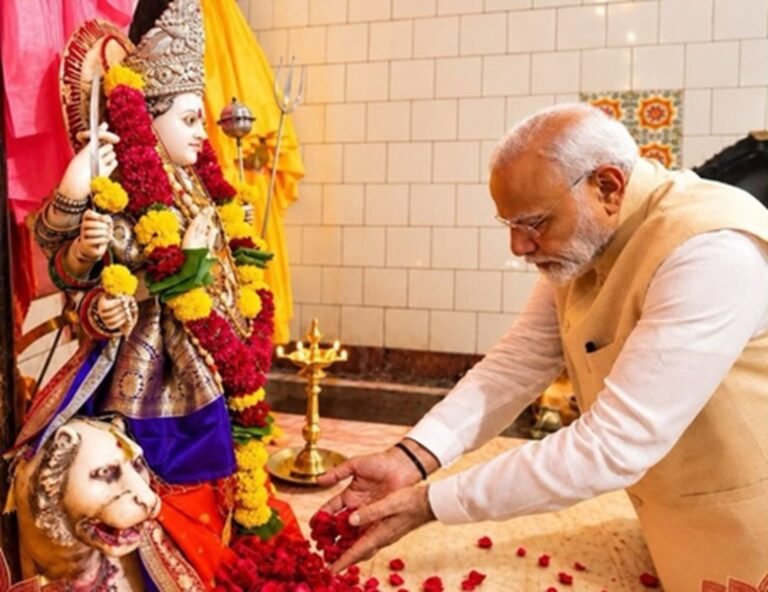 सदैव मां का आशीर्वाद बना रहे, नवरात्र के पावन अवसर पर प्रधानमंत्री मोदी ने दी देशवासियों को शुभकामनाएं