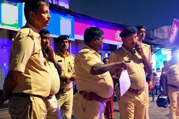 जमशेदपुर में मंदिर के पास कचरे के ढेर में बोरे में मिला मांस, गुस्साए लोगों ने किया प्रदर्शन
